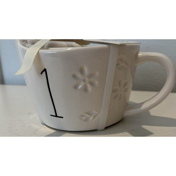 Rae Dunn White Etched Floral Daisy Measuring Cups with Handle - NEW - Picture 2 of 3